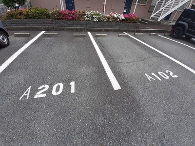 【駐車場】 | エンジェルコーポラスＢ | 駐車場に車を止められます