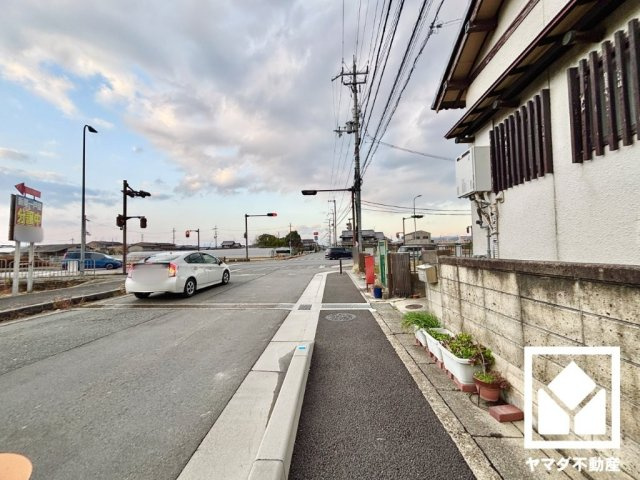 京田辺市草内上リ立の前面道路含む現地写真