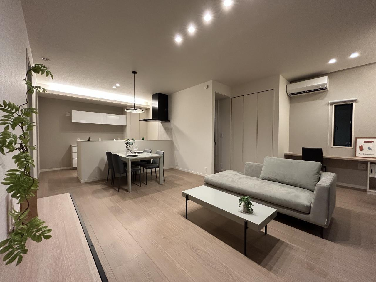 河内町　新築戸建の居間・リビング