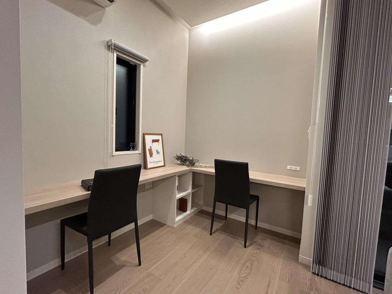 河内町　新築戸建の居間・リビング