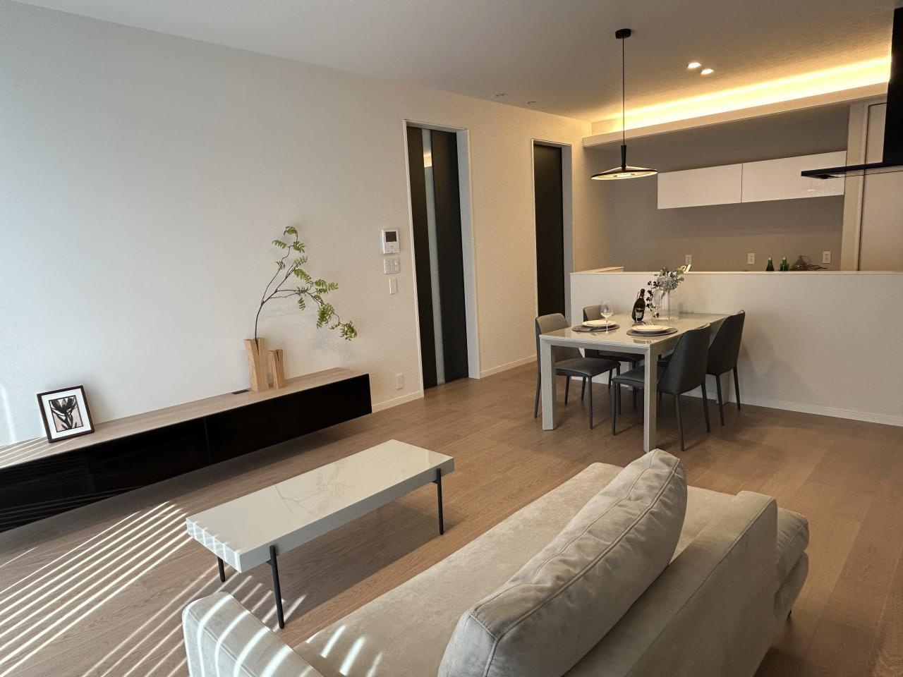 河内町　新築戸建の居間・リビング