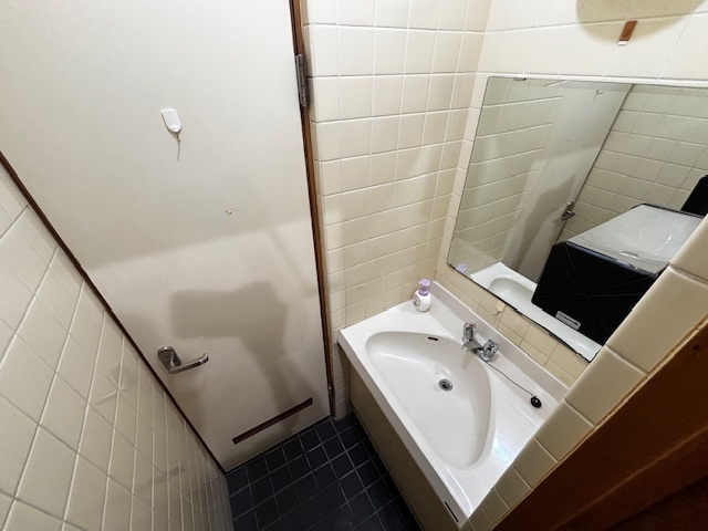 藤枝市時ケ谷　店舗併用住宅の独立洗面台