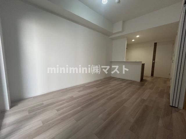 セレニテフラン谷町四丁目の居間・リビング