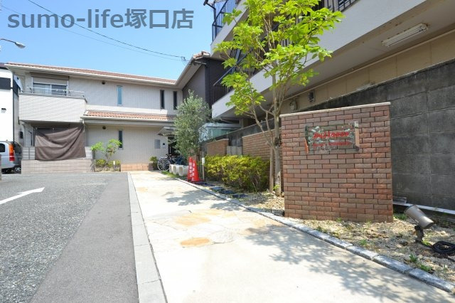 ベレッツァ南塚口の駐車場