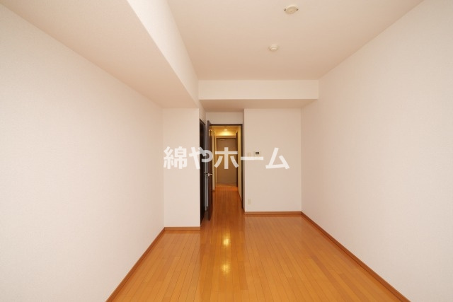 ディナスティ玉造の寝室|ゆとりの広さです