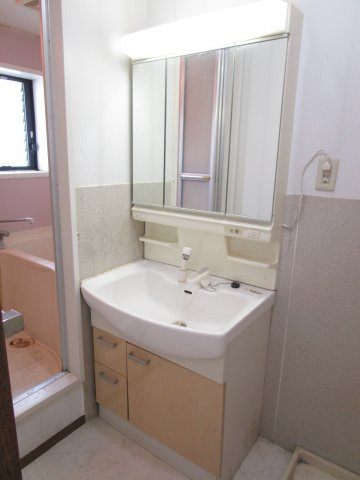 クレール津福Ⅰ【10,000円キャッシュバック対象物件】の独立洗面台|独立洗面台あり、毎朝おしゃれに忙しい女性の方におすすめです