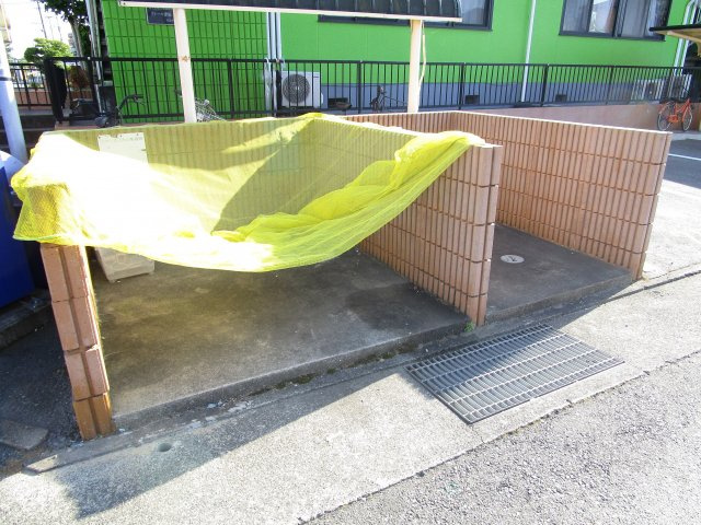 クレール津福Ⅰ【10,000円キャッシュバック対象物件】のロビー|ごみ置き場です