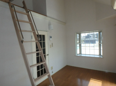 【居間・リビング】 | シャトレ津福本町 | リビングです