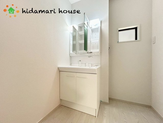 伊奈町本町2丁目20期　新築戸建　エルデ02の独立洗面台