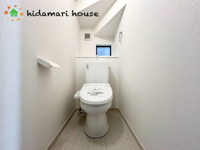 伊奈町本町2丁目20期　新築戸建　エルデ02のトイレ