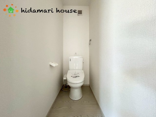 伊奈町本町2丁目20期　新築戸建　エルデ02のトイレ