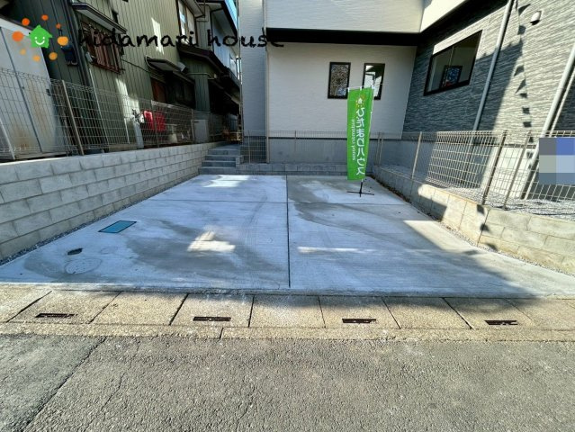 伊奈町本町2丁目20期　新築戸建　エルデ02の駐車場