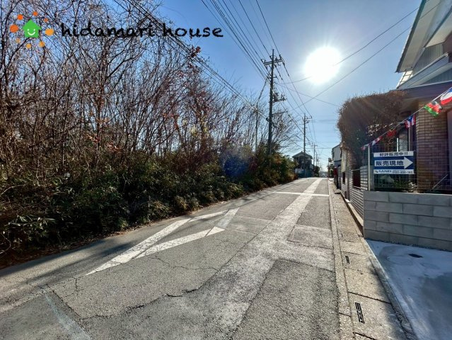 伊奈町本町2丁目20期　新築戸建　エルデ02の前面道路含む現地写真