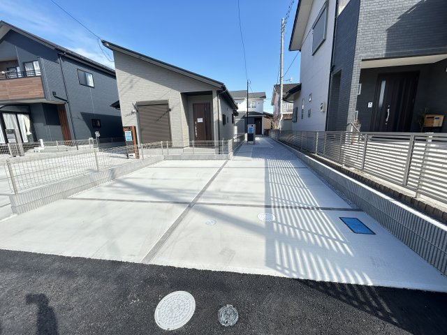 新築　高崎市八千代町一丁目　Blooming　Garden　１号棟の駐車場|現地写真　駐車スペースは並列2台分可能です！
