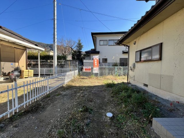 甲府市岩窪町中古戸建住宅の駐車場