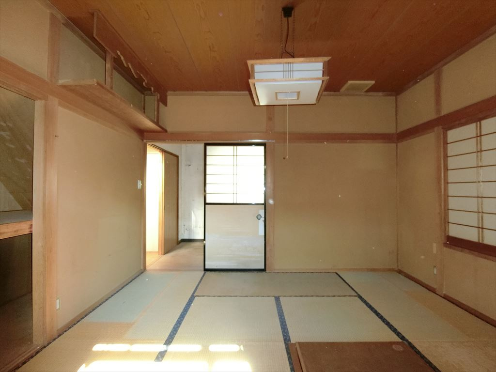甲府市岩窪町中古戸建住宅の居間・リビング|堀こたつ