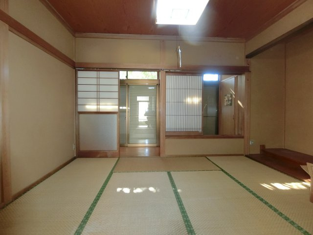 甲府市岩窪町中古戸建住宅の和室|書院、床の間