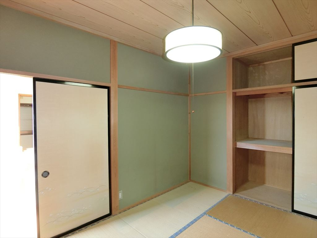 甲府市岩窪町中古戸建住宅の和室|2階