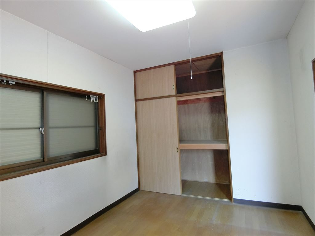 甲府市岩窪町中古戸建住宅の洋室|2階