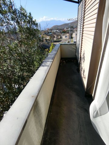 甲府市岩窪町中古戸建住宅のバルコニー