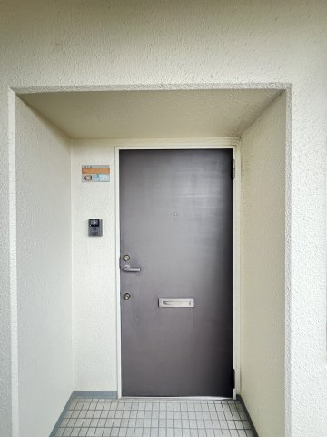 大和高田アーバンコンフォートの玄関|落ち着いた雰囲気の玄関ドア