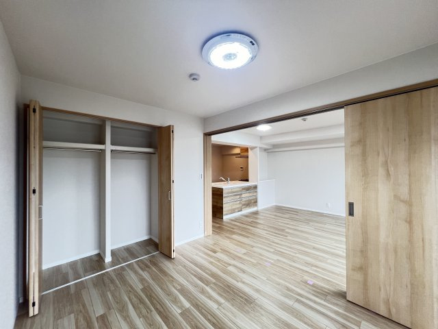 大和高田アーバンコンフォートの寝室|主寝室6.3帖　クローゼット付き