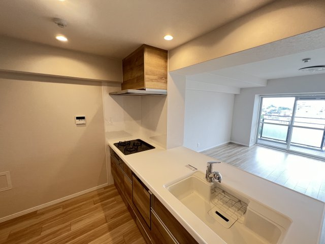 大和高田アーバンコンフォートのキッチン|料理が楽しみになりそうな対面式システムキッチン