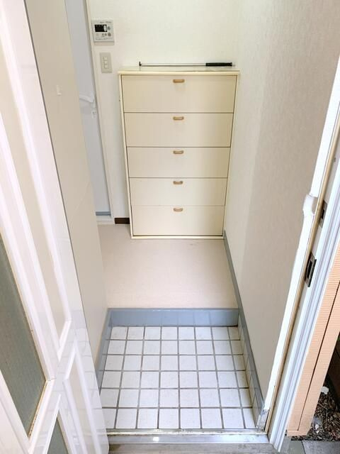 鈴木ハイツの玄関