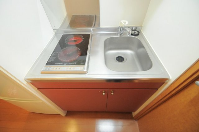 【キッチン】 | レオパレススリーアーチⅡ | 設備・仕様は号室により異なる為、現況を優先致します。