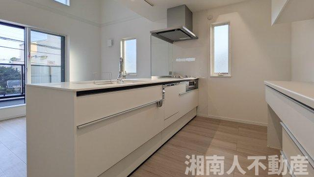 藤沢市辻堂元町５丁目８－１８新築戸建てのキッチン|使いやすいキッチンです