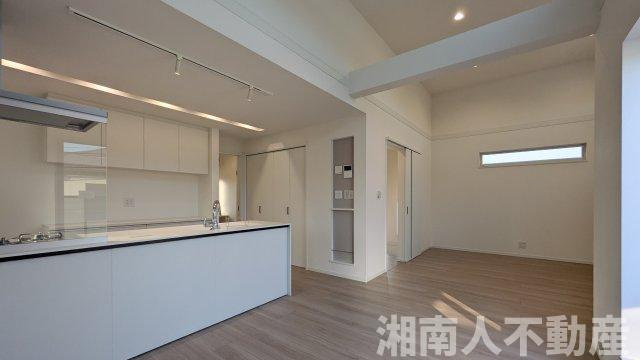 藤沢市辻堂元町５丁目８－１８新築戸建ての居間・リビング|おしゃれな居間です