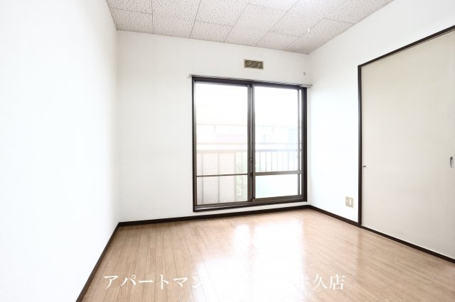 高田ハイツBの居間・リビング