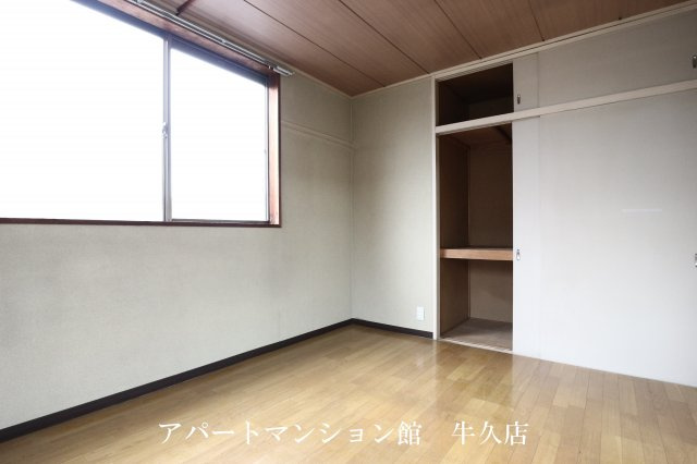 高田ハイツBの洋室