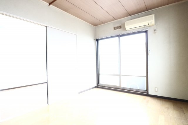 高田ハイツBの洋室