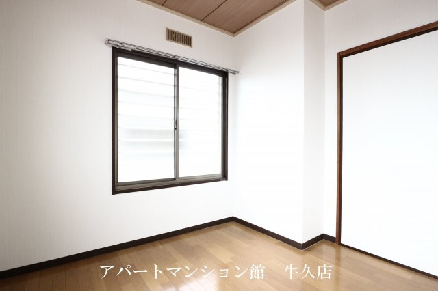 高田ハイツBの寝室