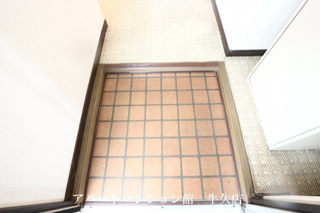 高田ハイツBの玄関