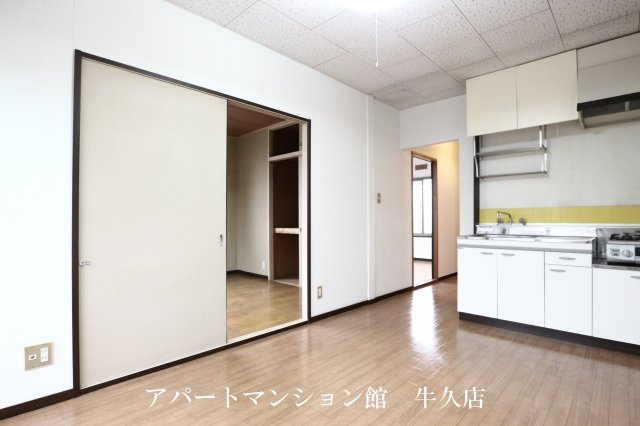 高田ハイツBの居間・リビング