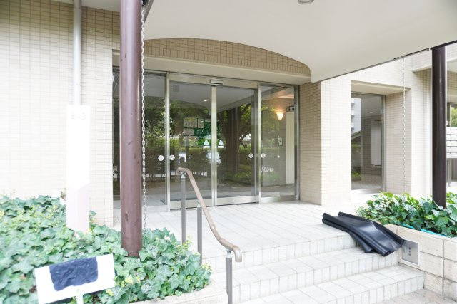 ヴィルヌーブ南越谷B棟のエントランス