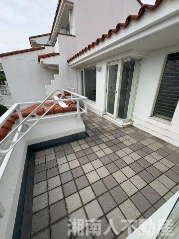 コスモミロス逗子M棟のバルコニー