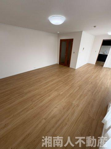 コスモミロス逗子M棟の居間・リビング