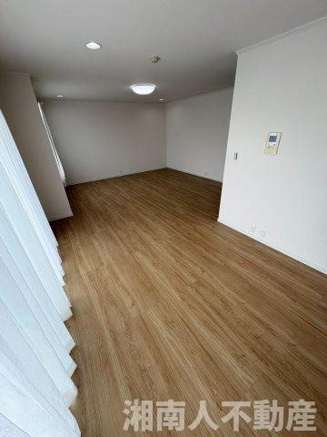 コスモミロス逗子M棟の居間・リビング