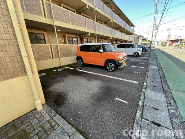 高田レジデンスの駐車場