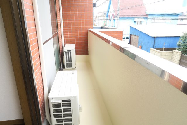 川口市南鳩ヶ谷２丁目の賃貸マンションのバルコニー