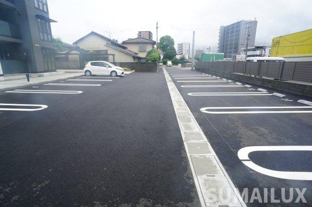 熊本市中央区春竹町大字春竹のアパートの駐車場