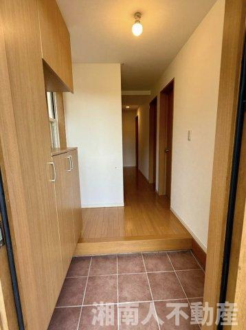 逗子市桜山５丁目２７－３３戸建ての玄関|シンプルで使いやすい玄関です