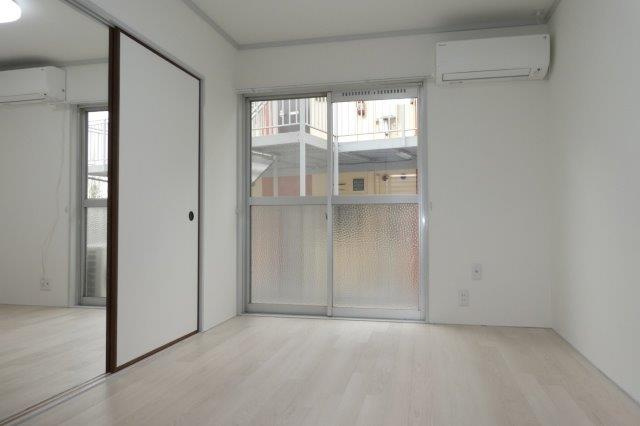 グリーンヒルズＡの居間・リビング|洋室