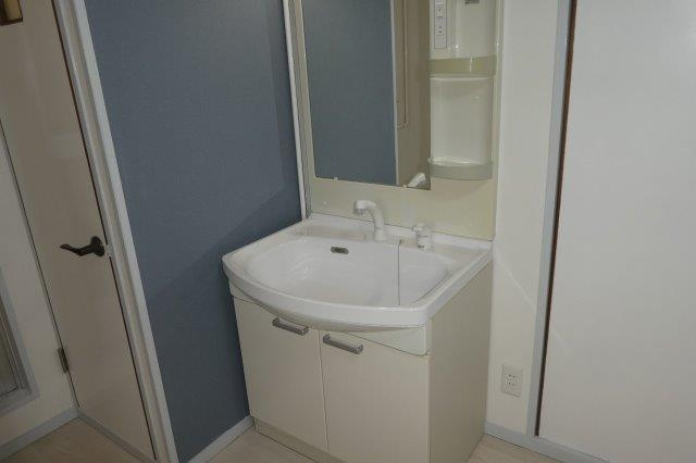 グリーンヒルズＡの独立洗面台|シャンプードレッサー