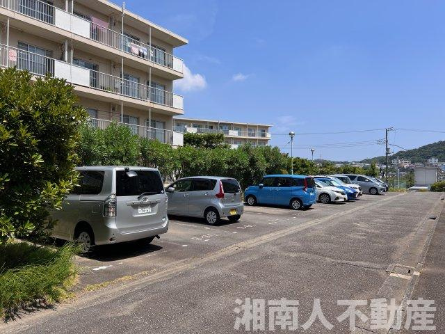 東逗子第２団地１４号棟の駐車場|駐車場の用意があります