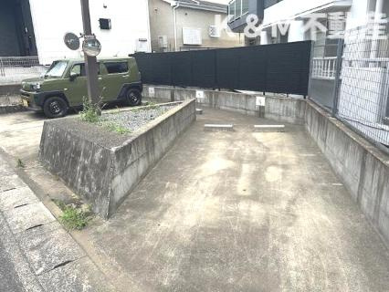 ヒルズ北小金Ｂ棟の駐車場|駐車場があります