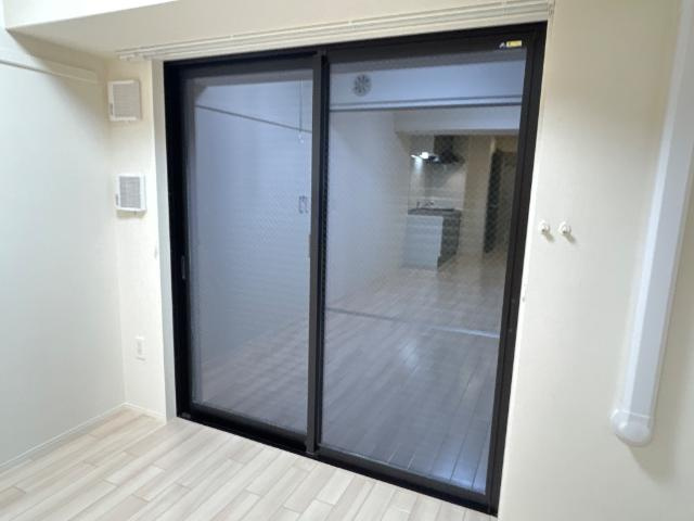 ピーニャ市川の内装|窓シャッター